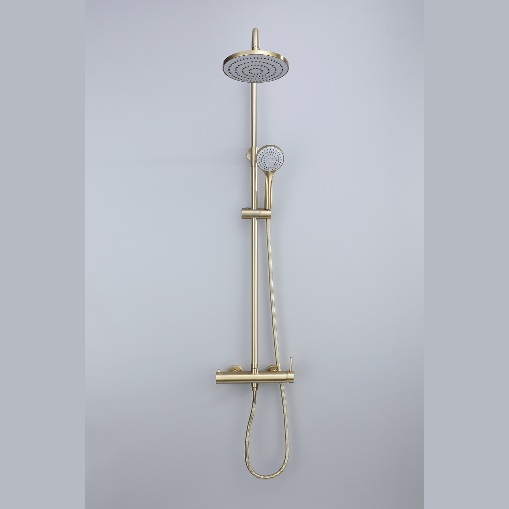 Colonne de douche en or brossé avec pommeaux de douche de tête et à main