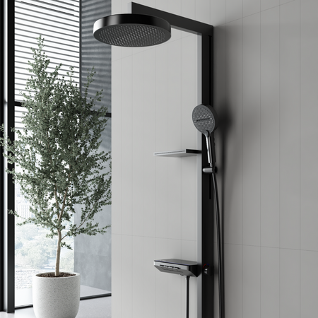 Colonne de douche moderne multifonction gris métallisé avec pommeaux de douche suspendus et à main, étagère et commande thermostatique.
