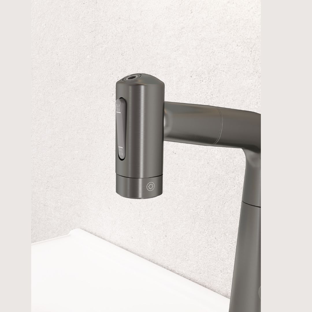 Robinet multifonction salle de bain gris metalisé:  Modern metallic gray bathroom faucet with integrated controls.