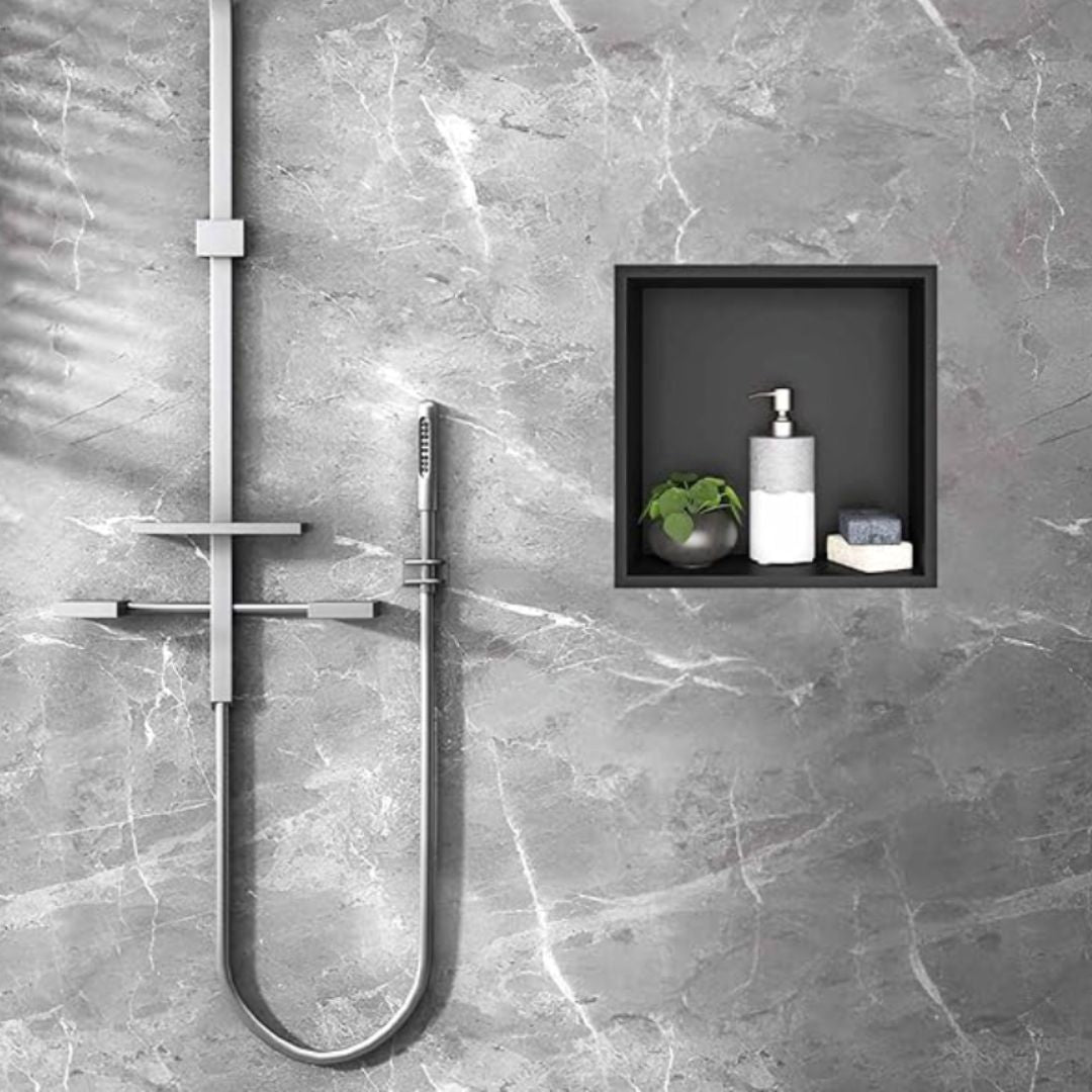 Niche de douche carrée noire mate, 30x30x12cm, parfaite pour le shampoing, le savon et autres essentiels de la salle de bain.