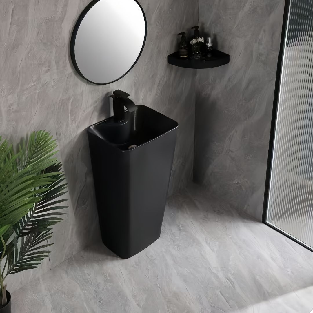 Lavabo Totem Noir Rectangulaire et Fin: Sleek black rectangular pedestal sink, modern bathroom vanity