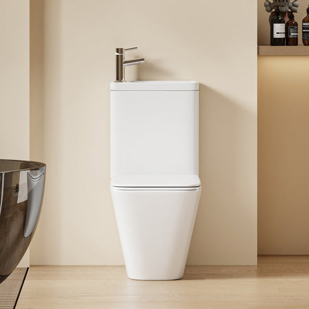 WC 2 en 1 Blanc : WC moderne au mur et meuble vasque intégré, design de salle de bain peu encombrant.