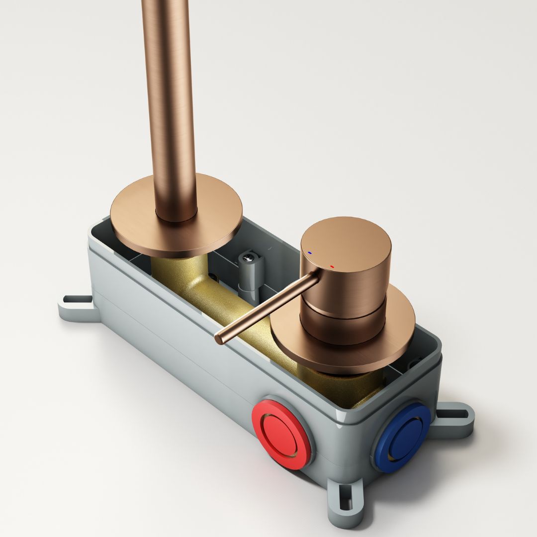 Robinet à bec encastré thermostatique couleur cuivre:  Close-up of a concealed thermostatic copper faucet, showing its internal components and installation.