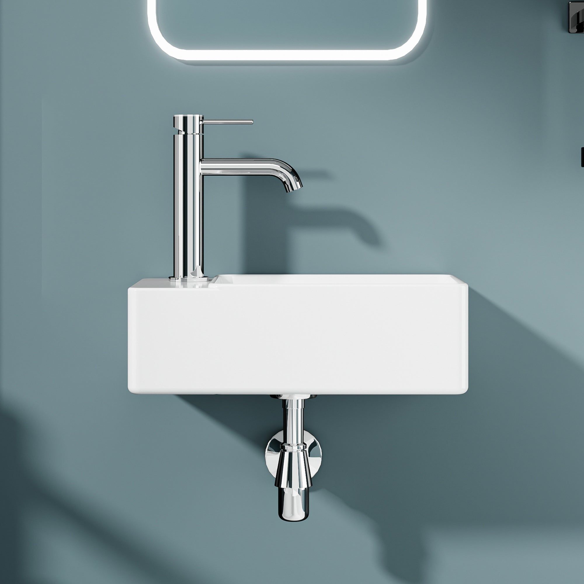 Vasque lave-mains blanc rectangulaire, petit format, 40x22x13 cm, avec robinetterie chromée.