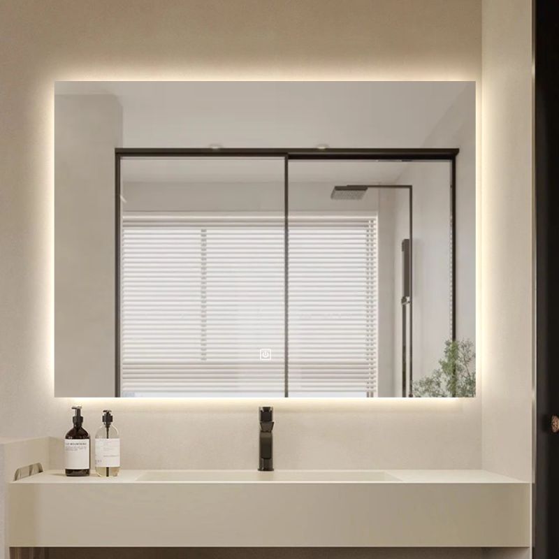 Miroir mural infinity LED : Miroir de salle de bain éclairé avec éclairage LED intégré, reflétant un design de salle de bain moderne.