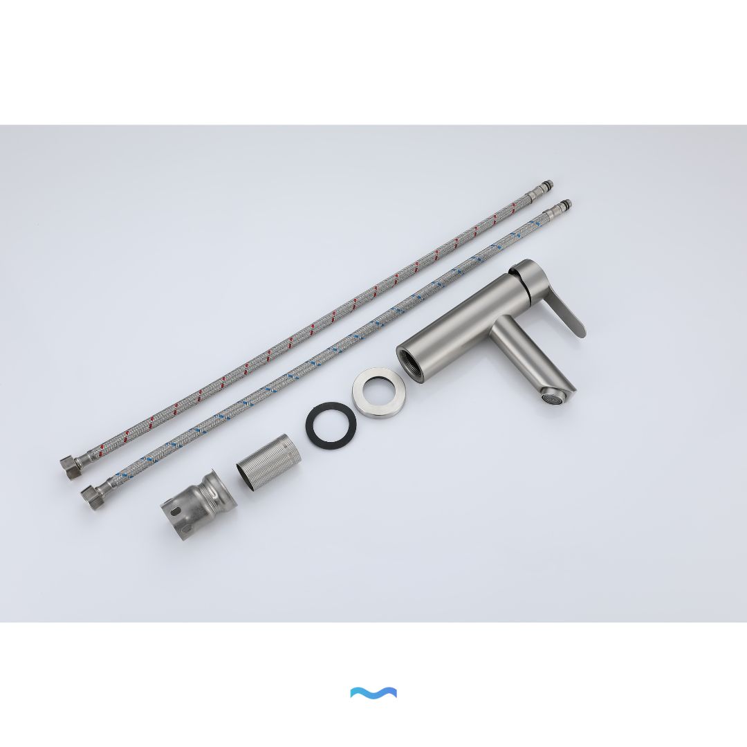 Robinet compact lave-mains couleur chrome : Robinet de lavabo compact finition chromée avec pièces d'installation
