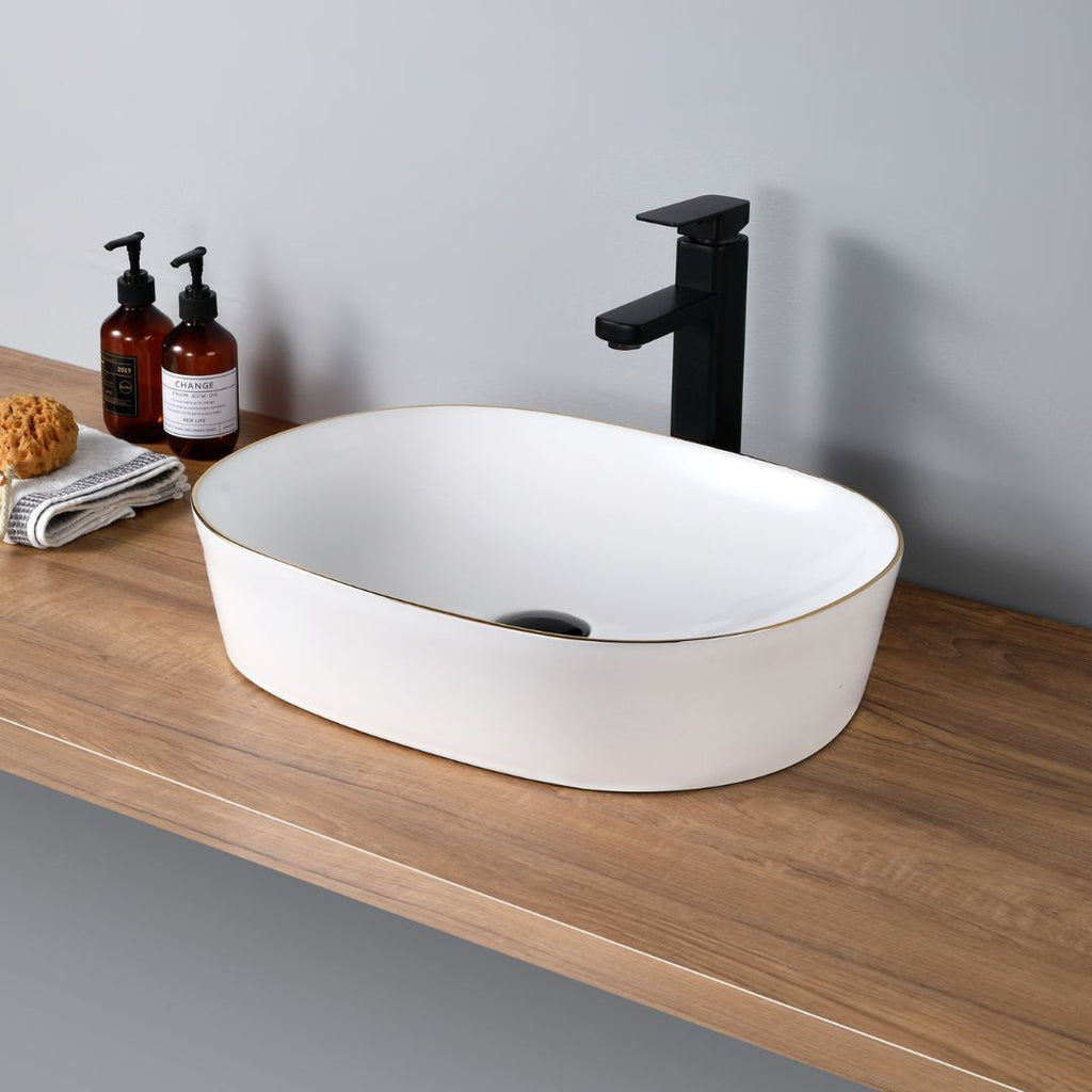 Vasque ovale en céramique avec garniture dorée, lavabo de salle de bain moderne