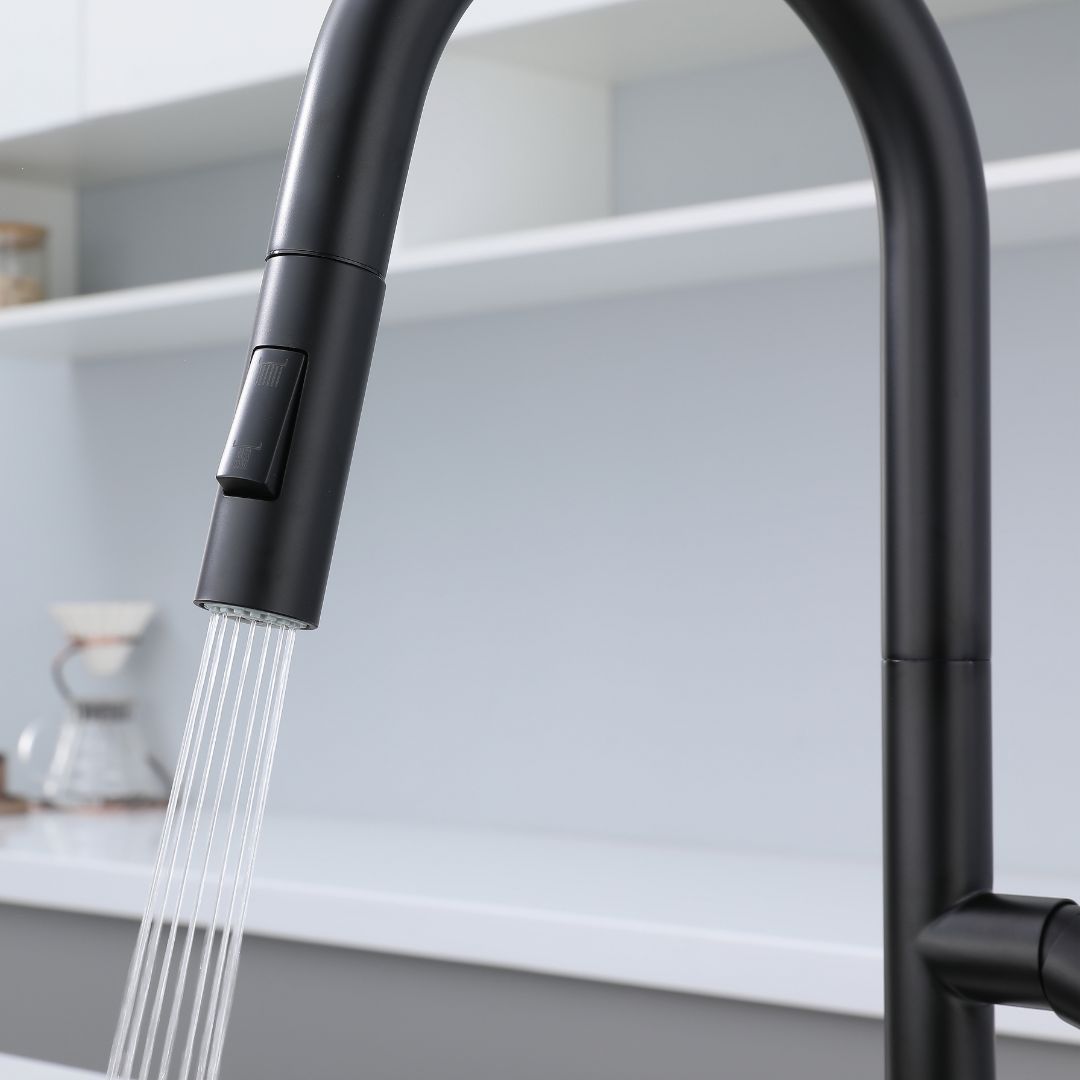 Matte black pull-down kitchen faucet with spray function.  Robinet de cuisine avec Douchette Extractible noir mat