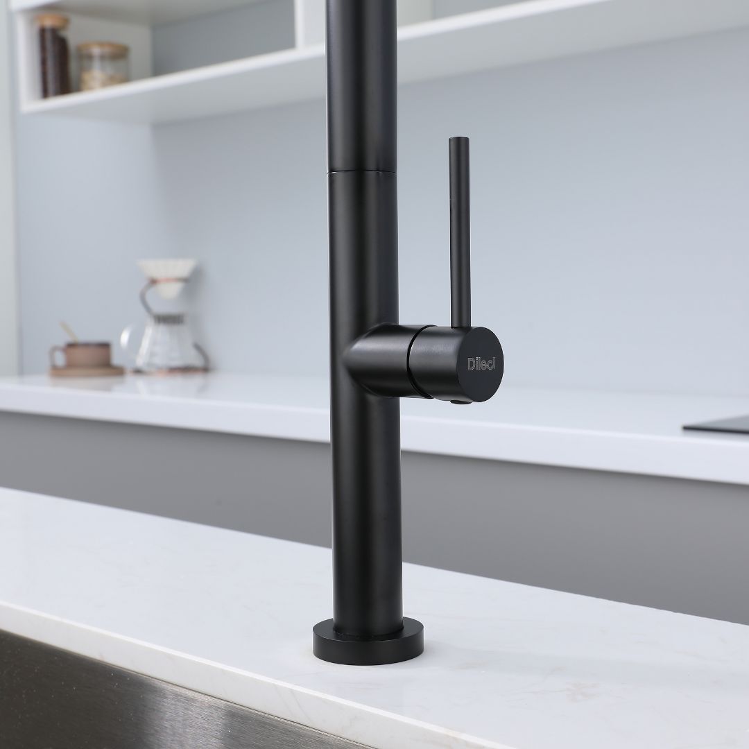 Robinet de cuisine noir mat à bec rétractable et bec à arc élevé