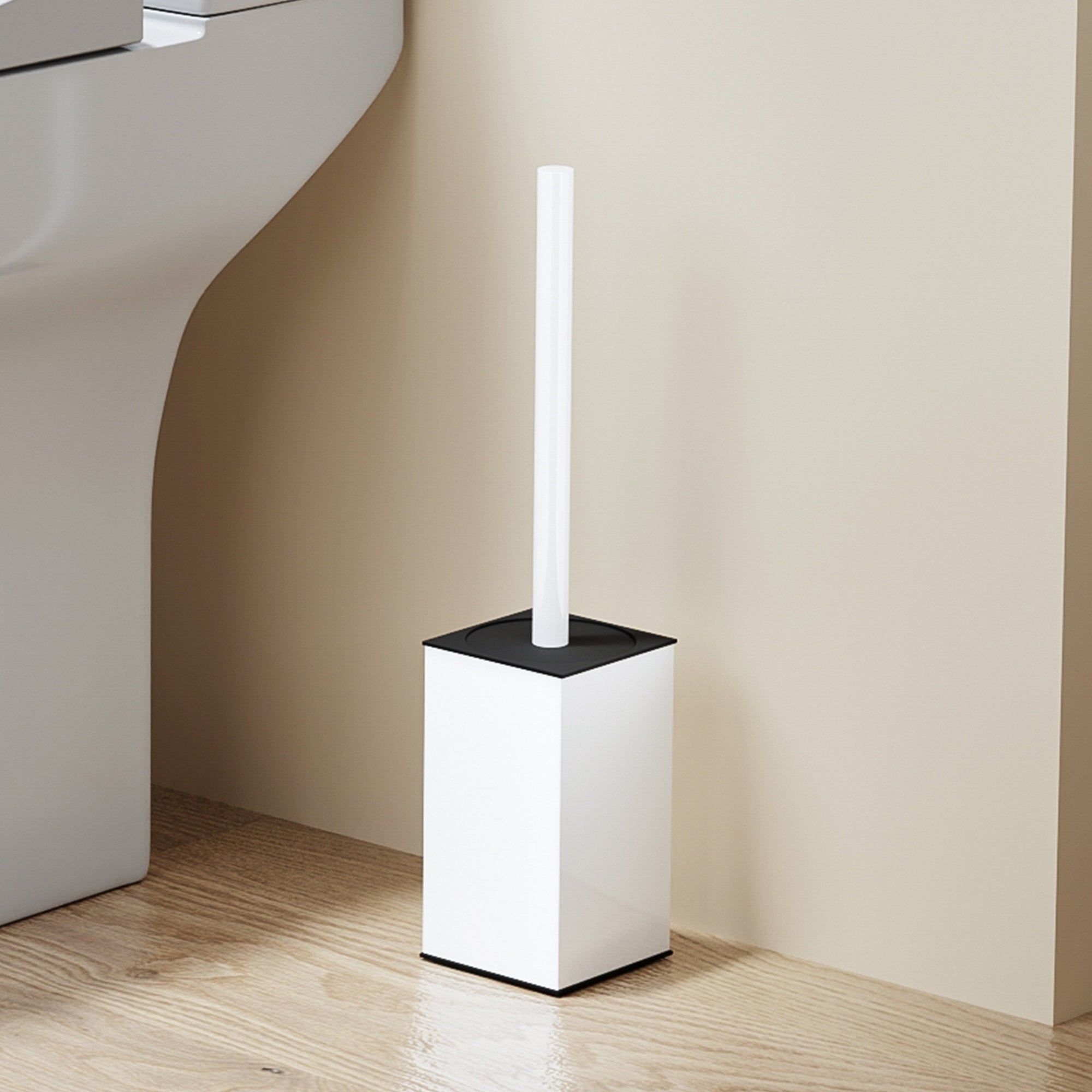 Brosse WC carrée blanche avec couvercle, design moderne et hygiène