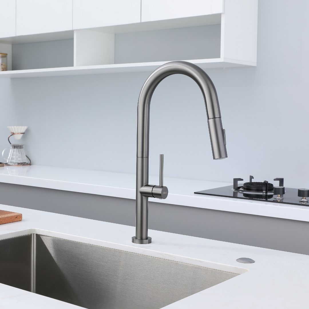 Robinet de cuisine gris métallisé avec douchette extractible, design moderne