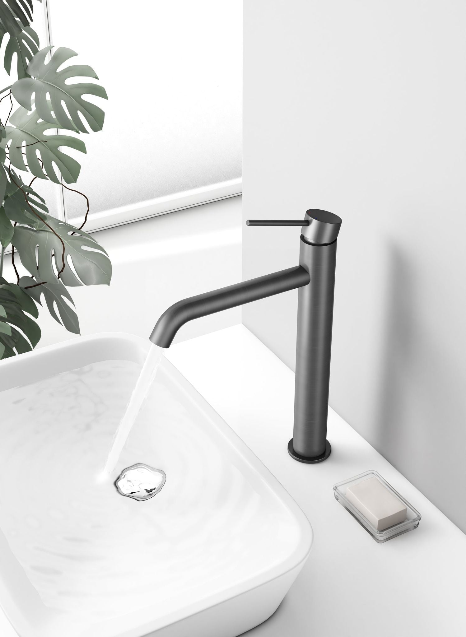 Robinet à bec haut 30 cm gris métallisé déversant de l'eau dans un lavabo blanc.