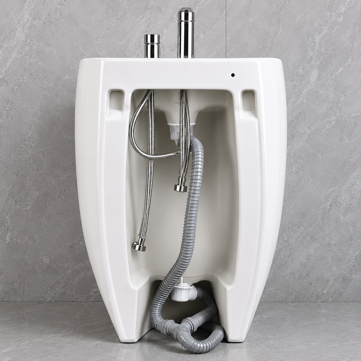 Vue arrière du lavabo d'ablutions Marrakech, avec raccordements de plomberie visibles.