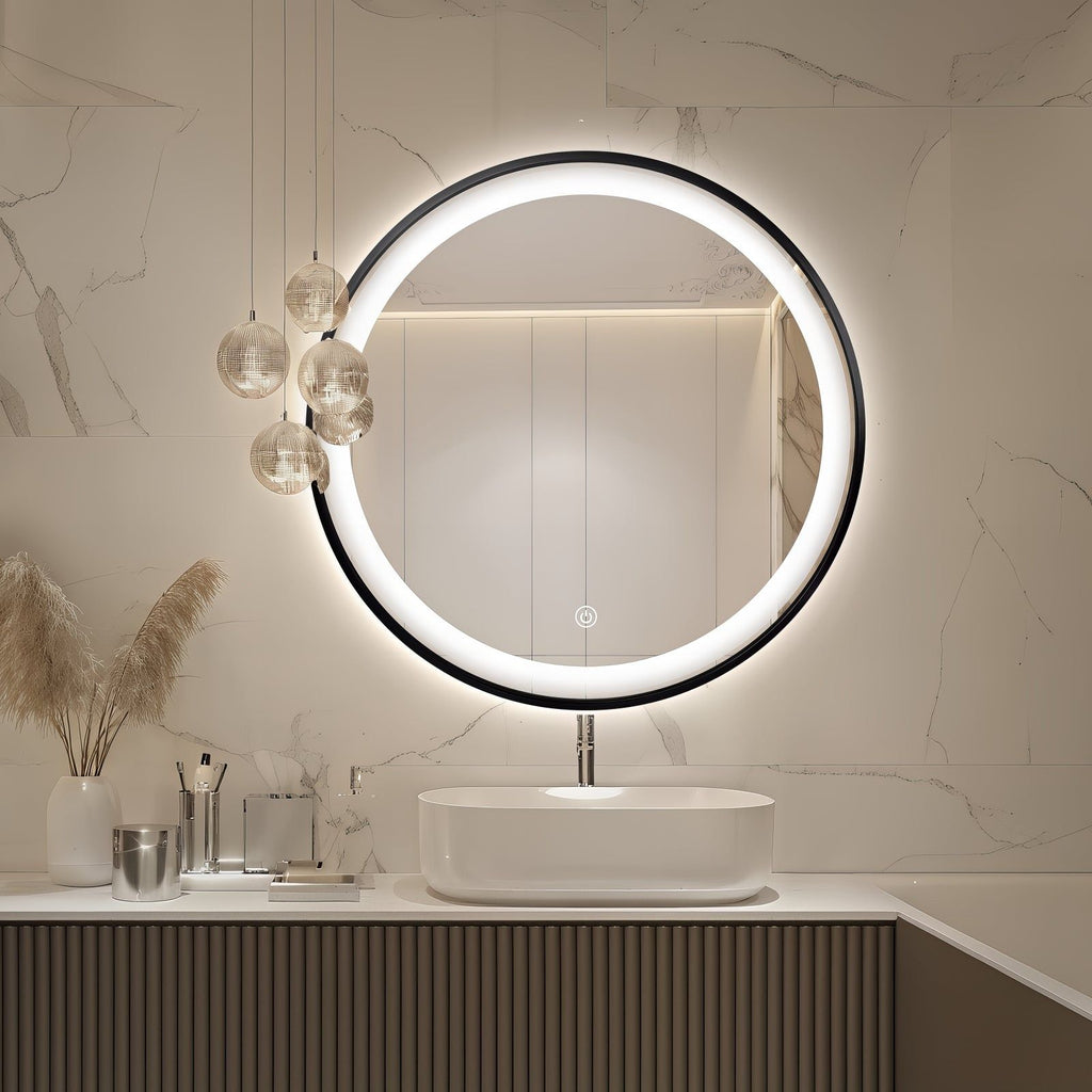 Miroir rond LED Ø70 cm avec cadre en aluminium noir : Miroir de salle de bain rond LED de 70 cm avec un élégant cadre en aluminium noir. Ce miroir lumineux ajoute une touche de modernité.
