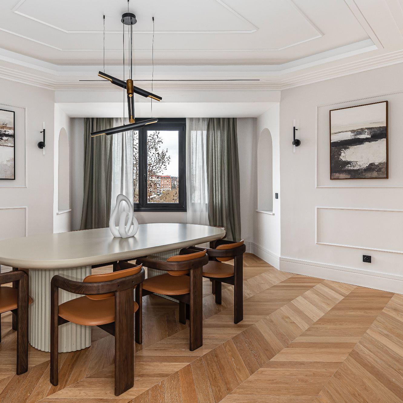 Parquet massif chêne français – Point de Hongrie : Élégant motif de sol en bois véritable.